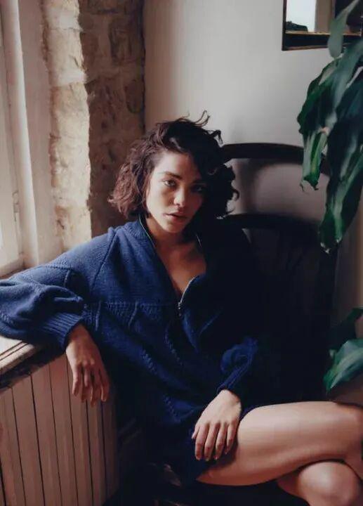 兆富配资 穿上v领，才知道自己有多好看